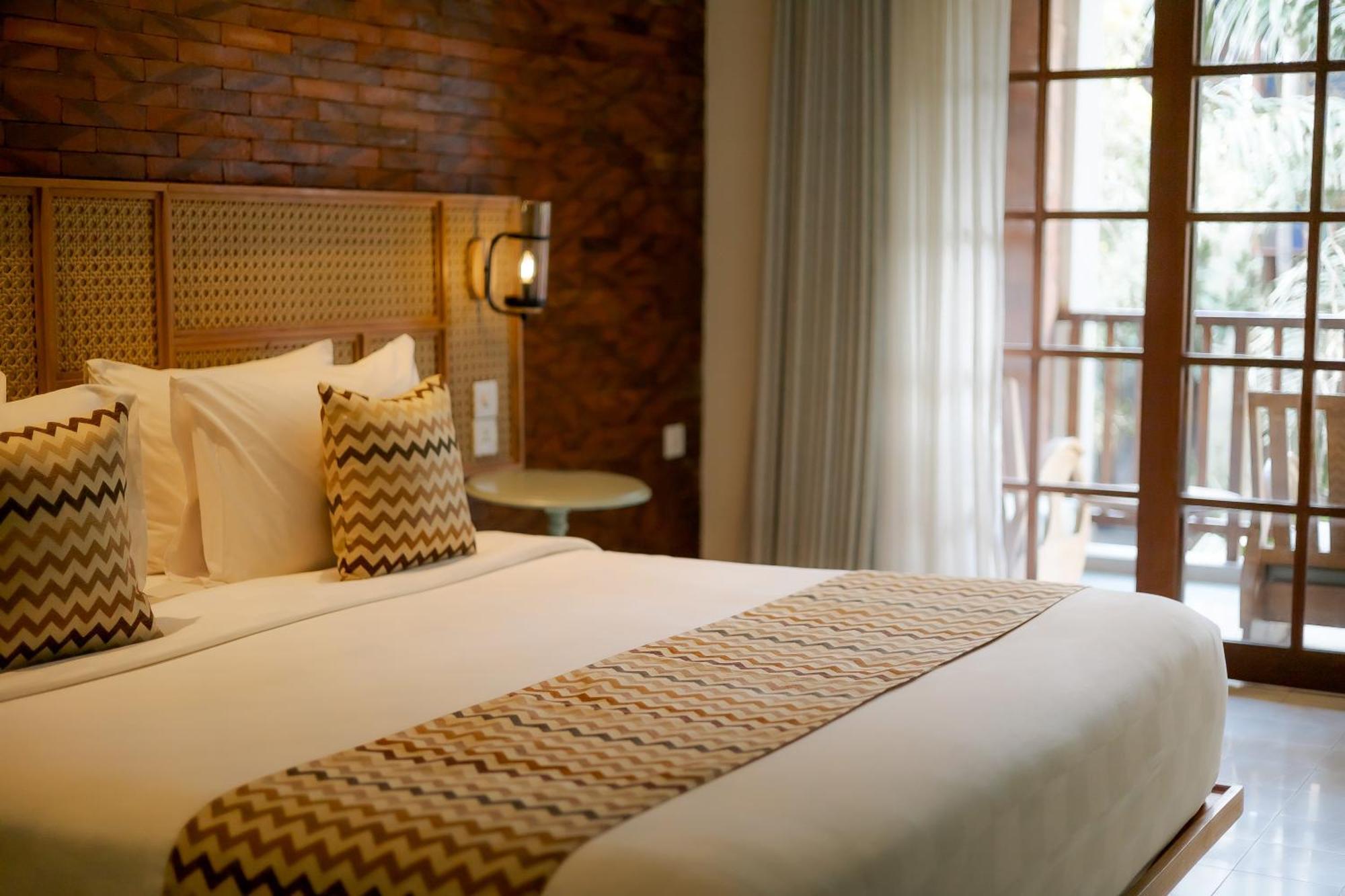 Fourteen Roses Boutique Hotel, Kuta Легиан Экстерьер фото