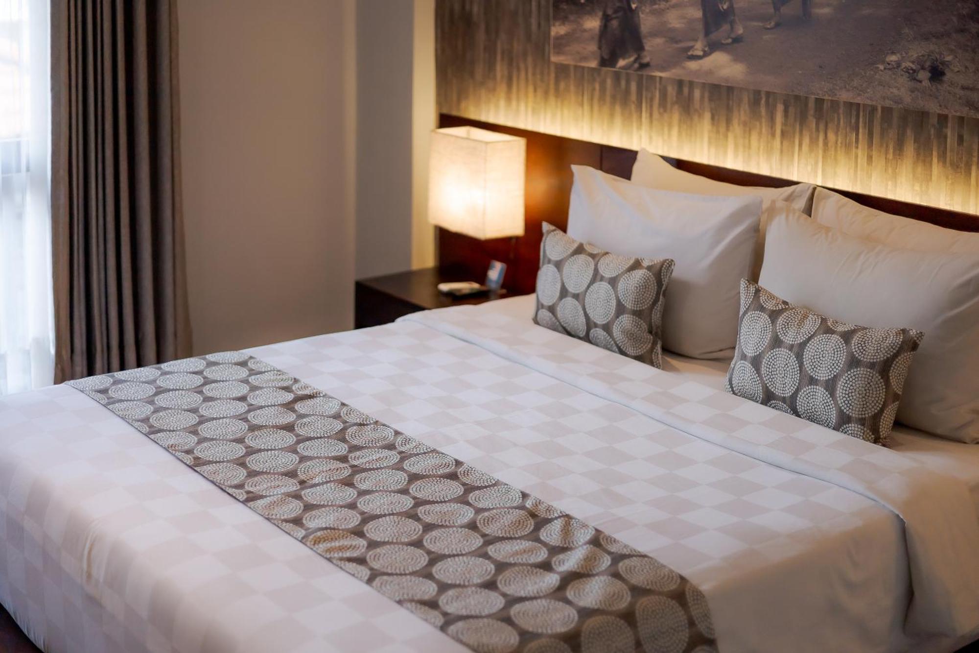 Fourteen Roses Boutique Hotel, Kuta Легиан Экстерьер фото