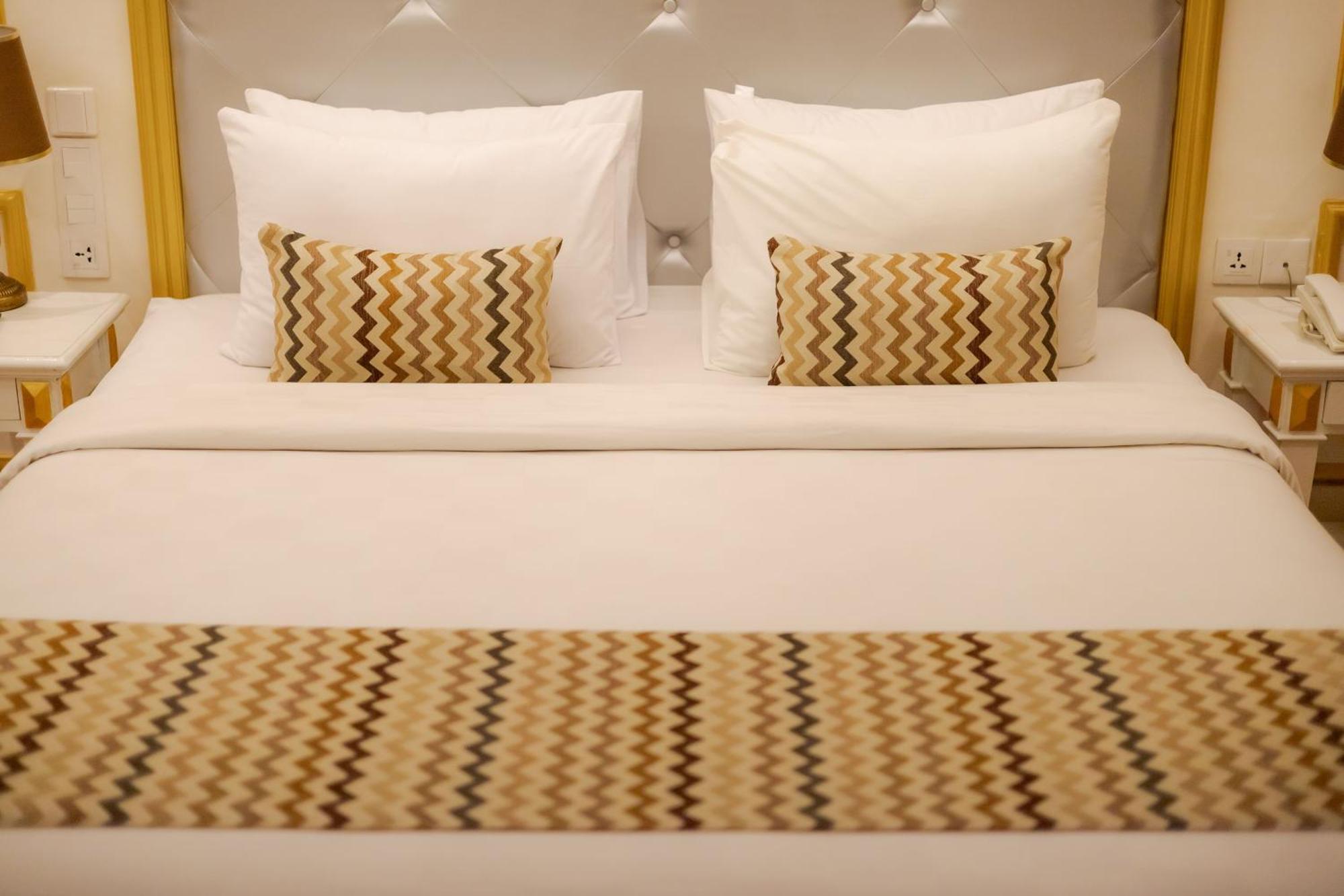 Fourteen Roses Boutique Hotel, Kuta Легиан Экстерьер фото